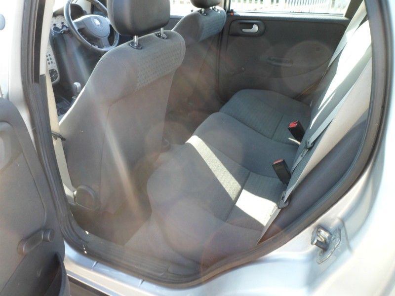 2004 Vauxhall Corsa 1.2i 16v SXi image 5