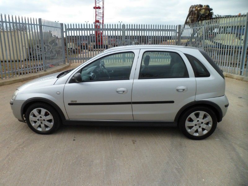 2005 Vauxhall Corsa 1.2i 16v SXi image 2