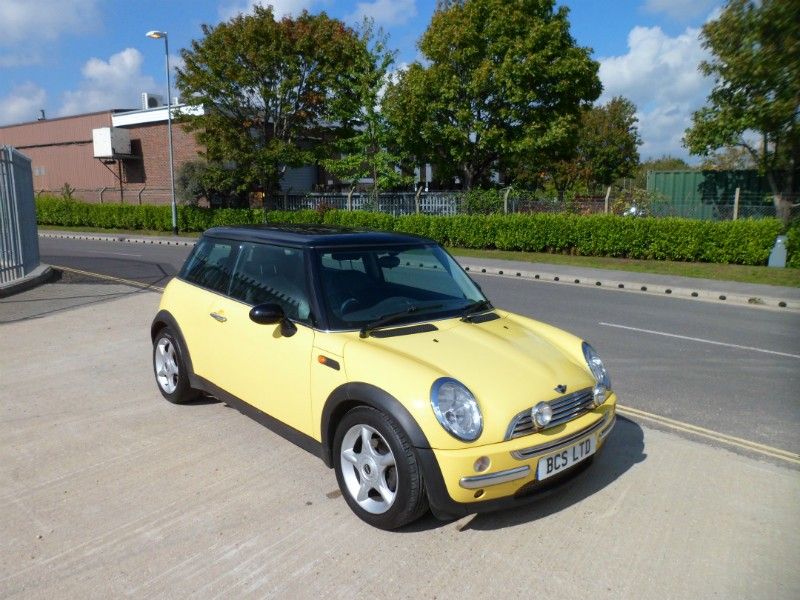 2004 MINI One 1.6 Cooper image 1