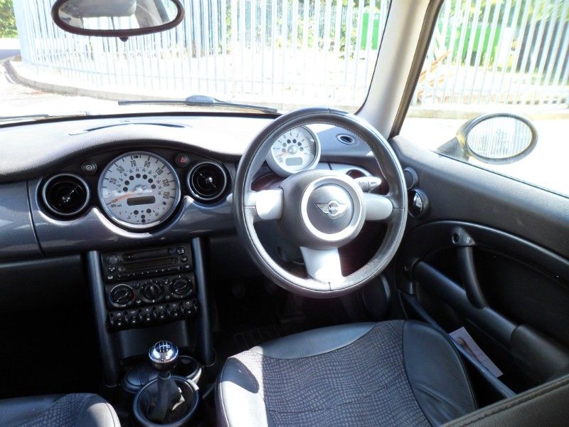 2004 MINI One 1.6 Cooper image 4