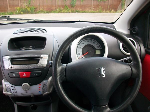 2011 Peugeot 107 Sportium image 4