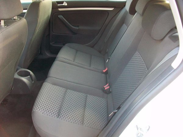 2011 Volkswagen Golf 1.6 TDI image 5