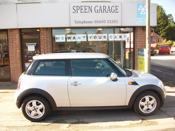 2010 MINI Hatchback 1.6 Cooper D image 2