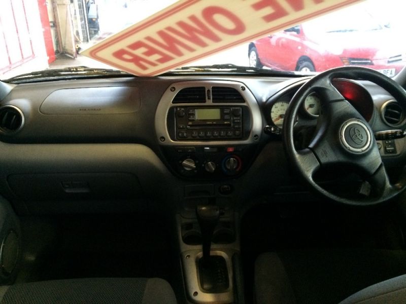 2001 Toyota RAV4 2.0 VVT-i GX 5dr image 4