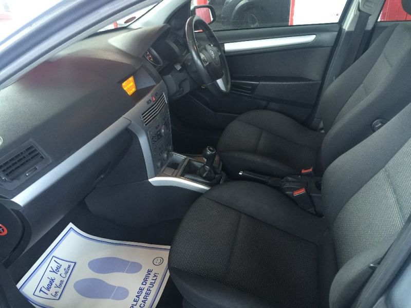 2008 Vauxhall Astra 1.9 CDTi Sport Hatch 3dr image 3