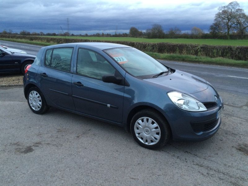 2006 Renault Clio 1.2 16v Expression 5dr image 2