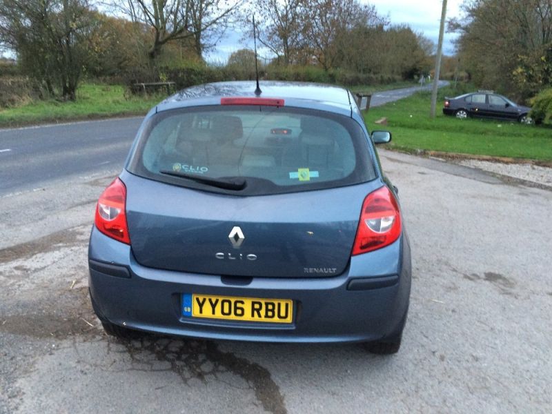 2006 Renault Clio 1.2 16v Expression 5dr image 3