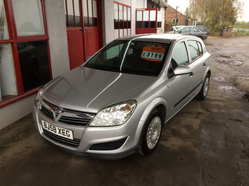 2008 Vauxhall Astra 1.6 i 16v Life 5dr image 1