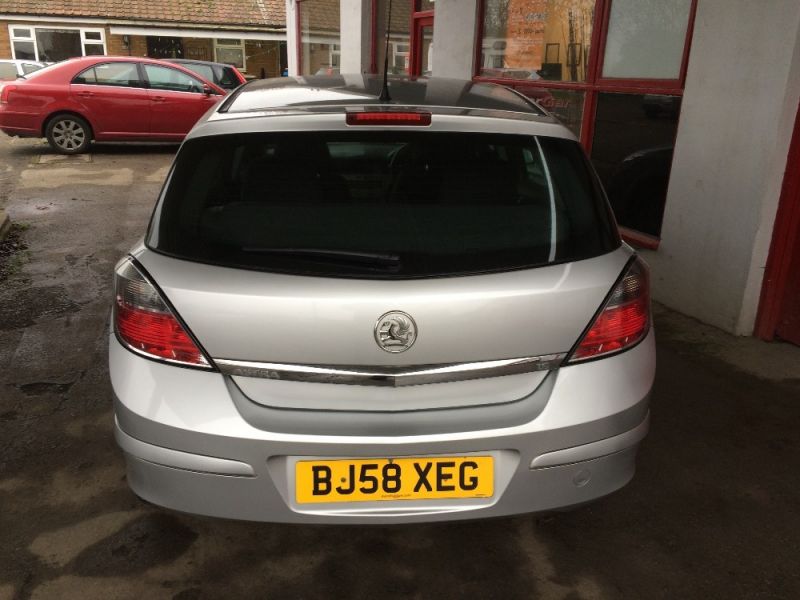 2008 Vauxhall Astra 1.6 i 16v Life 5dr image 3