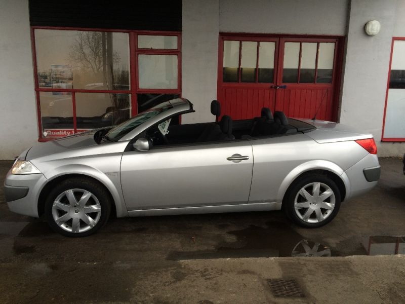 2007 Renault Megane 1.6 VVT Dynamique 2dr image 2