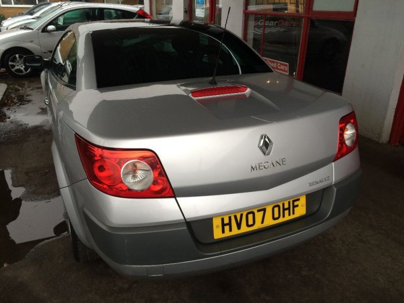 2007 Renault Megane 1.6 VVT Dynamique 2dr image 3