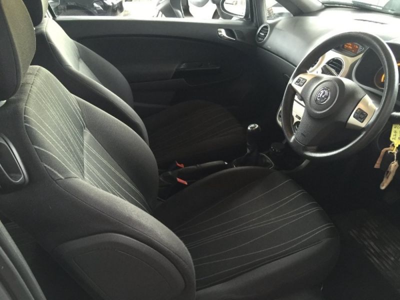 2006 Vauxhall Corsa 1.2 i 16v Club 3dr image 3
