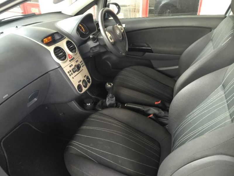 2006 Vauxhall Corsa 1.2 i 16v Club 3dr image 4