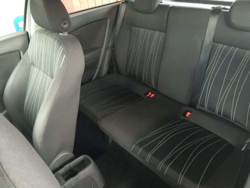 2006 Vauxhall Corsa 1.2 i 16v Club 3dr image 5