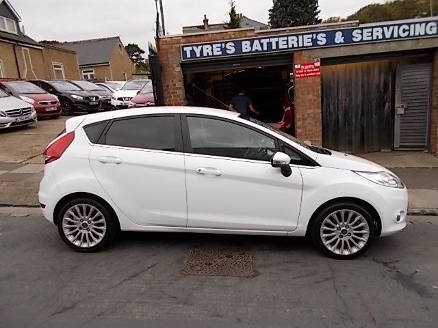 2011 Ford Fiesta 1.4 Titanium image 2