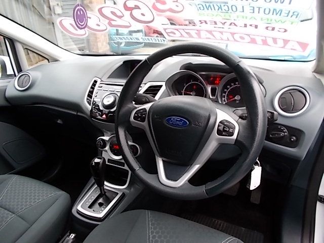 2011 Ford Fiesta 1.4 Titanium image 4
