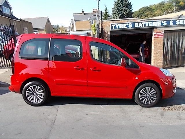 2012 Peugeot Partner Tepee image 2