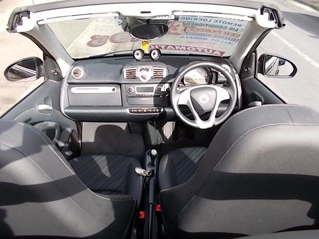 2012 Smart ForTwo Convertable image 4