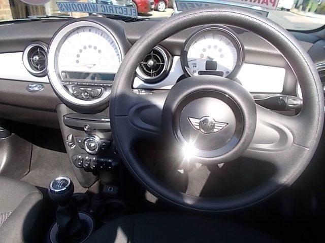 2012 Mini One Convertable image 4