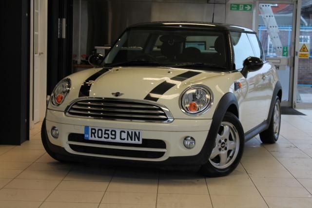 2010 MINI HATCH COOPER 1.6 D image 1