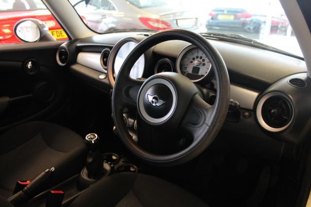 2010 MINI HATCH COOPER 1.6 D image 4