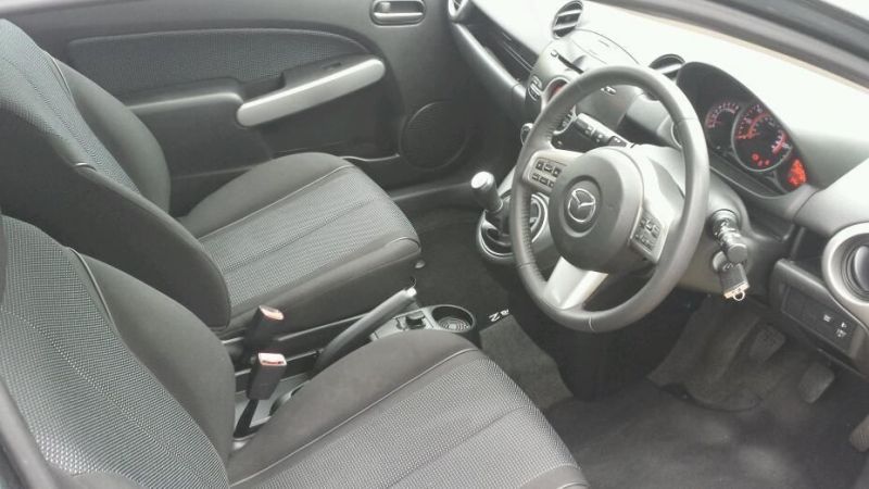 2010 Mazda 2 image 3
