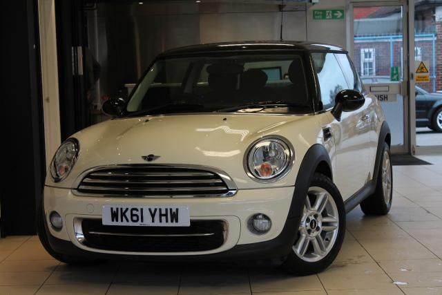2011 MINI HATCH COOPER 1.6 D image 1