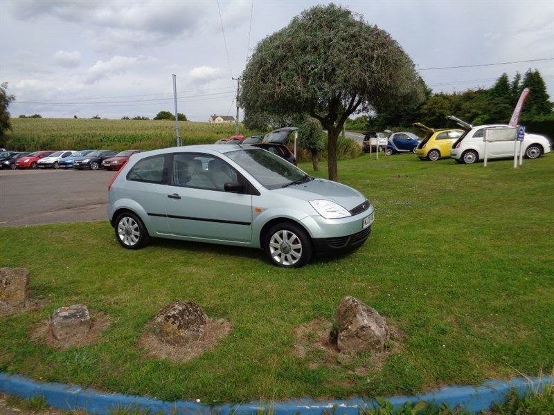 2003 Ford Fiesta LX 16V image 1