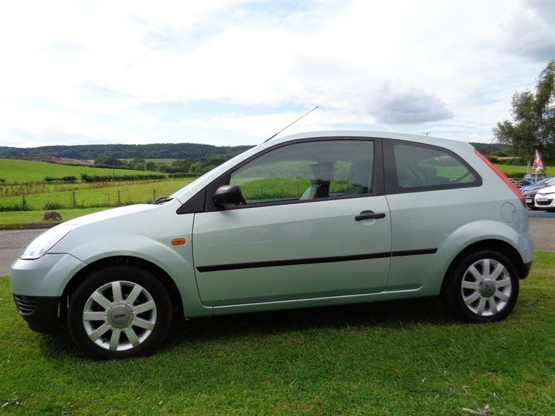 2003 Ford Fiesta LX 16V image 2