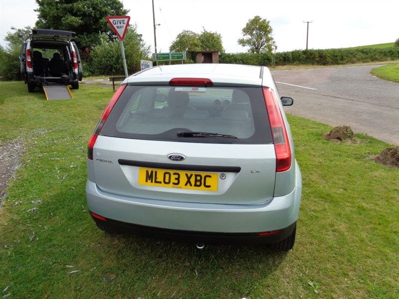 2003 Ford Fiesta LX 16V image 3