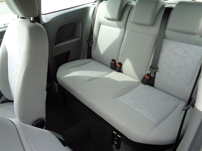 2003 Ford Fiesta LX 16V image 5