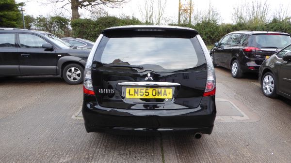 2006 Mitsubishi Grandis 2.4 image 3