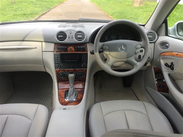 2005 Mercedes-Benz 2.6 CLK240 Elegance 2dr image 4