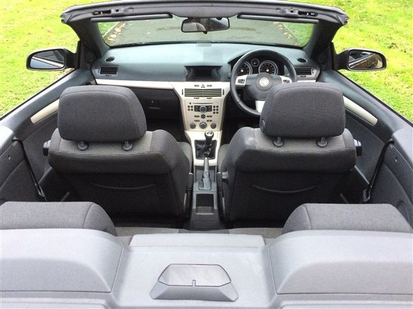 2006 Vauxhall Astra 1.8 Sport Twin Top 2dr image 5