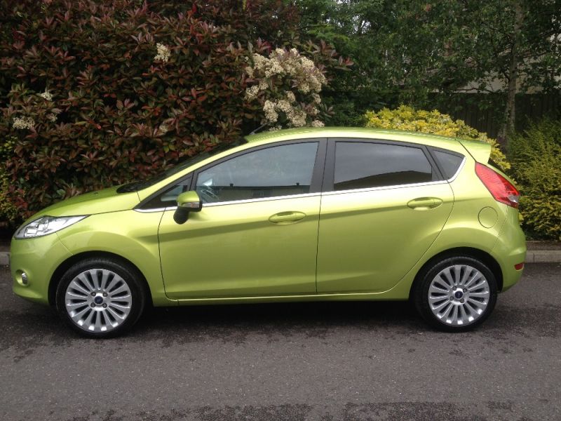 2011 FORD FIESTA TITANIUM image 2