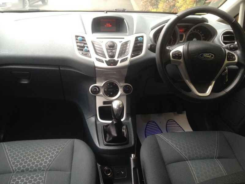 2011 FORD FIESTA TITANIUM image 4