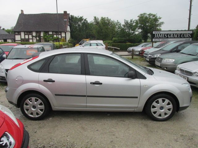 2005 FORD FOCUS 1.6 LX 5DR image 2