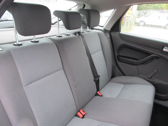 2005 FORD FOCUS 1.6 LX 5DR image 5