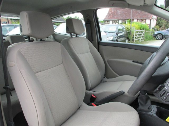 2007 RENAULT CLIO 1.4 EXPRESSION 16V 3d image 4