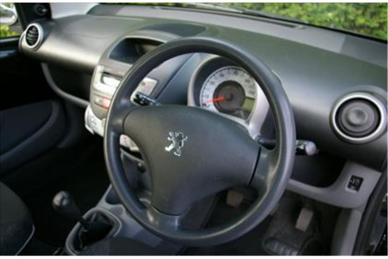 2012 PEUGEOT 107 1.0 12v Urban image 3