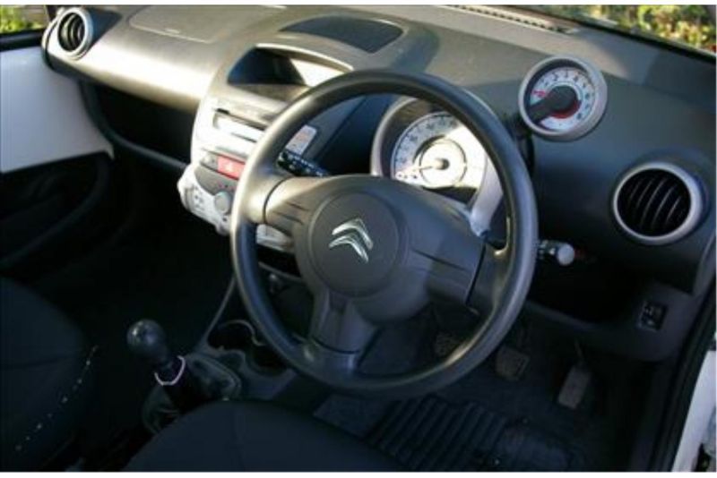 2012 CITROEN C1 3-Door 1.0i 68 VTR image 3