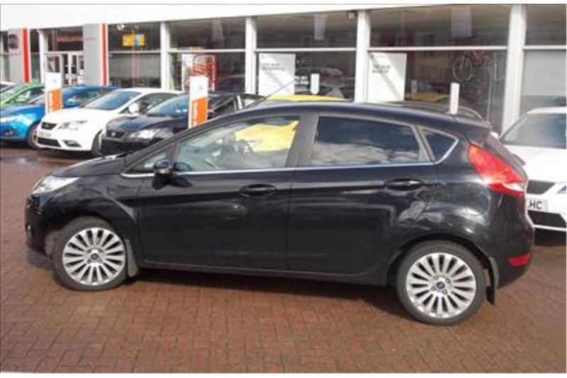 2010 FORD Fiesta 1.6 TDCi Titanium image 2