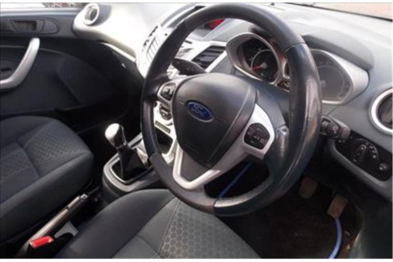 2010 FORD Fiesta 1.6 TDCi Titanium image 4