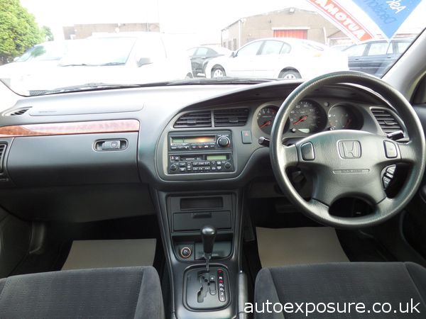 2001 Honda Accord 2.0i VTEC S image 4