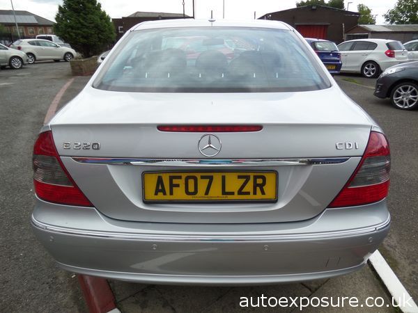 2007 Mercedes-Benz E Class E220 CDI image 3