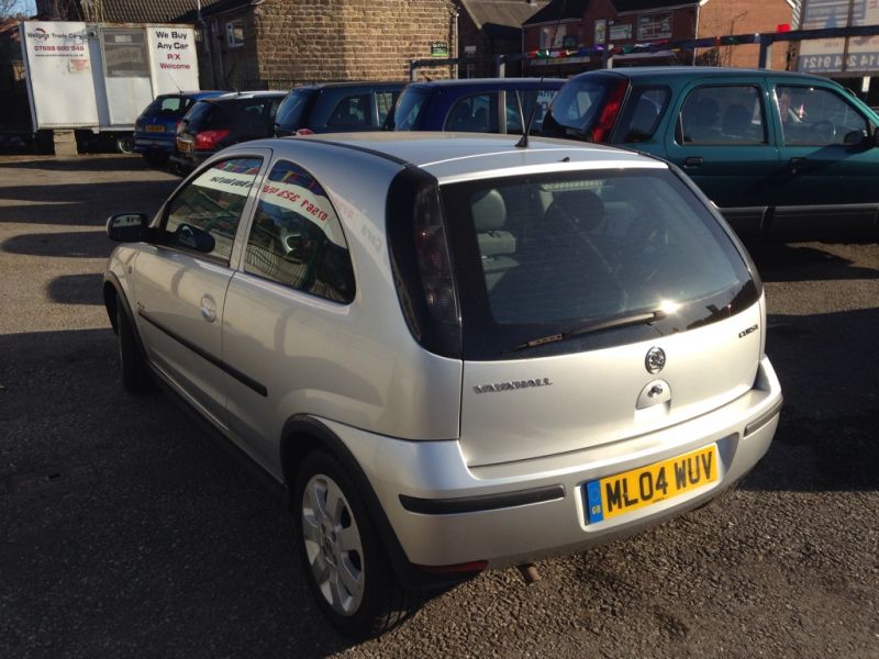 2004 Vauxhall Corsa 1.2i 16V SXI 3DR image 3