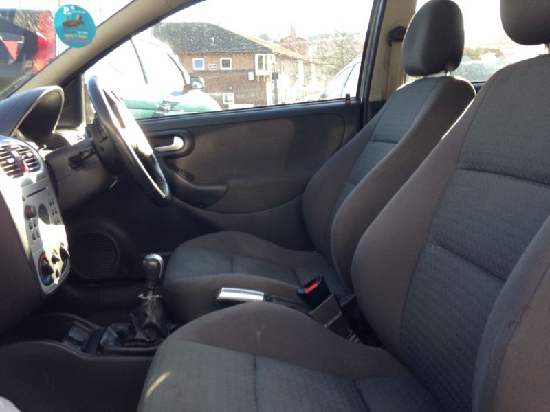 2004 Vauxhall Corsa 1.2i 16V SXI 3DR image 4