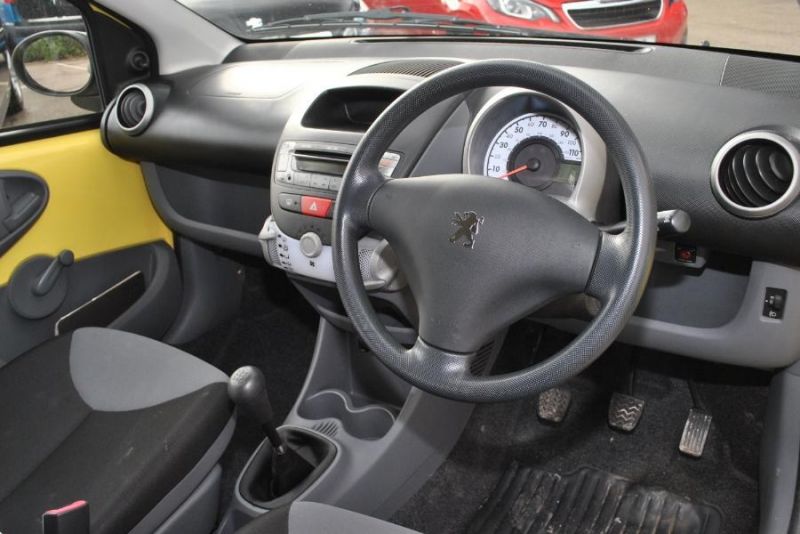 2010 Peugeot 107 3 Door 1.0 12v Urban image 4