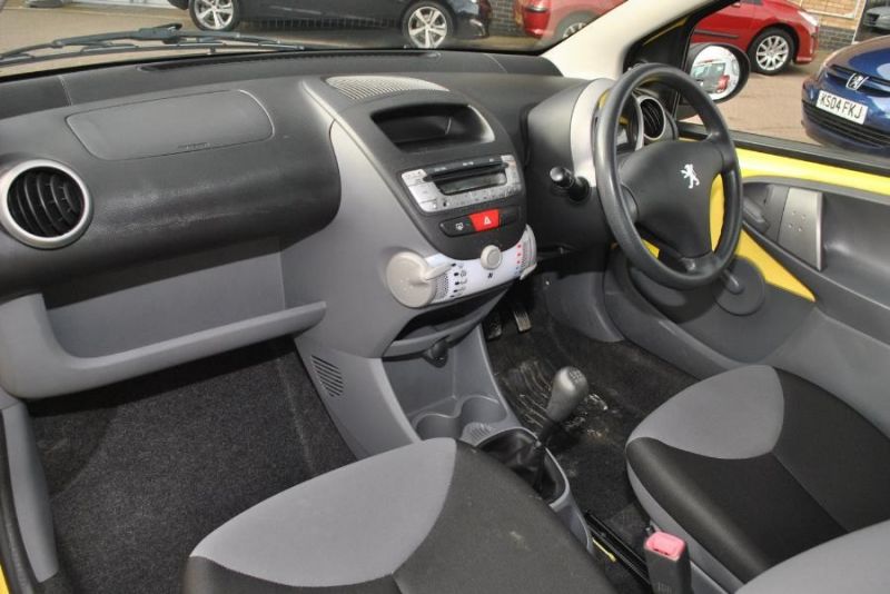 2010 Peugeot 107 3 Door 1.0 12v Urban image 5