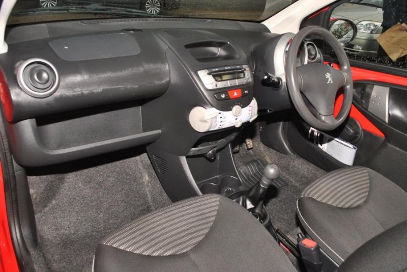2013 Peugeot 107 3 Door 1.0 12v Active image 5